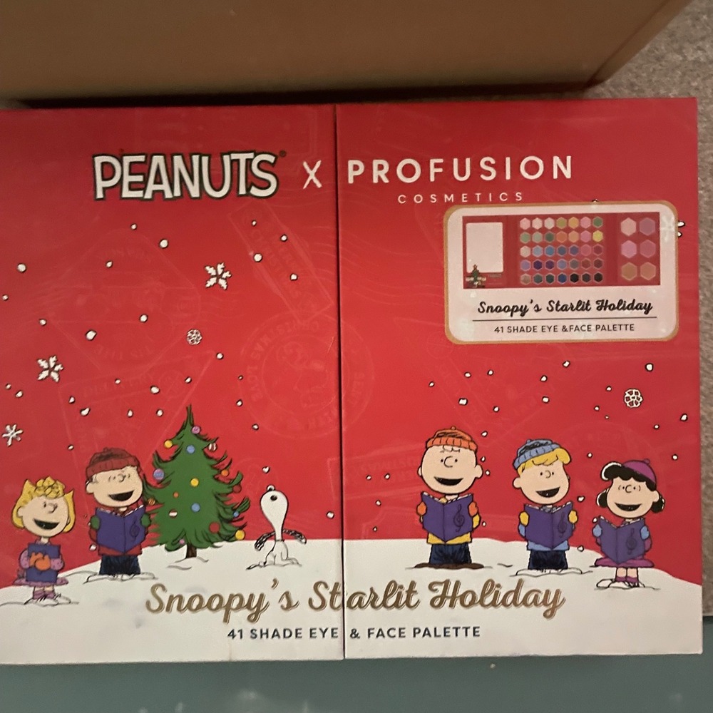 Peanuts x Profusion Snoopy's Starlit Holiday 41 Shade Eye and Face Palette New